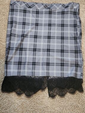 Gray Plaid Lace-Hem Pencil Skirt